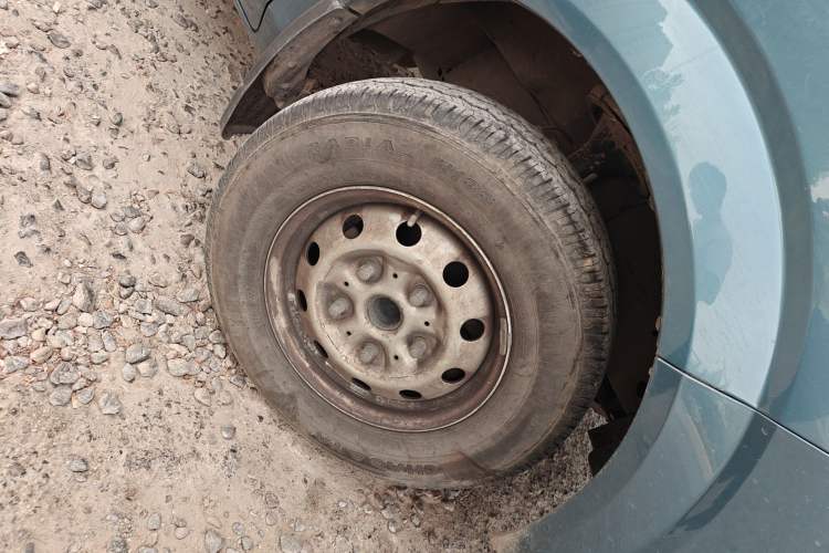 Used Foton Hi-VAN 2024 2.0T Manual Long-Wheelbase Mid-Top Rear Single Tire 5/6/7/9-Seater Right Front Wheel Hub