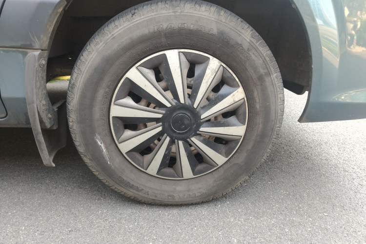 Used Foton Hi-VAN 2024 2.0T Manual Long-Wheelbase Mid-Top Rear Single Tire 5/6/7/9-Seater Right Front Wheel Hub