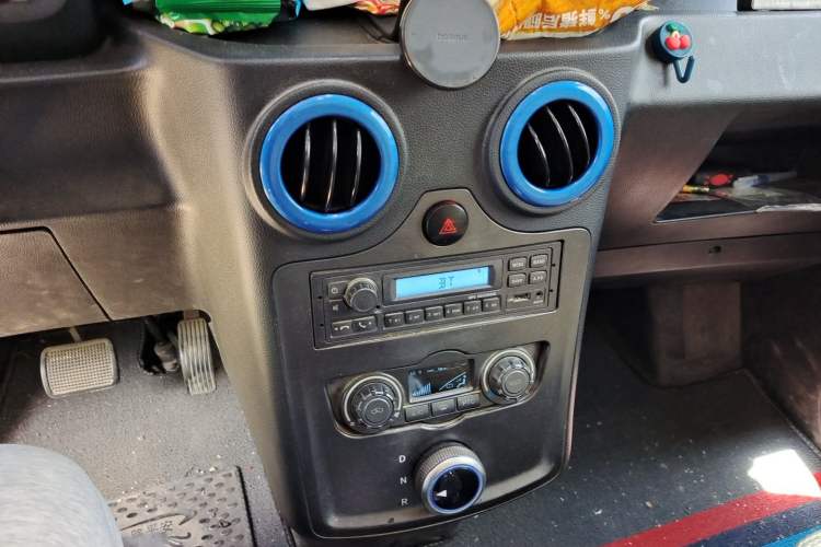 Used Foton Intelligent Blue Elf E5 2023 Pure Electric Van Flat Roof 2 Seats CATL 38.64 kWh Audio And AC Panel