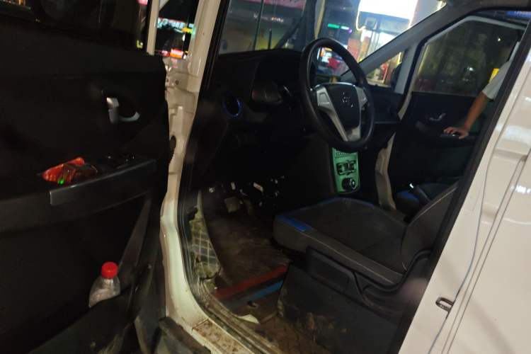 Used Foton Intelligent Blue Elf E5 2023 Pure Electric Van Flat Roof 2 Seats CATL 38.64 kWh Interior 3