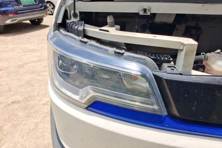 Used Foton Intelligent Blue Elf E5 2023 Pure Electric Van Flat Roof 2 Seats CATL 38.64 kWh Right Front Headlight