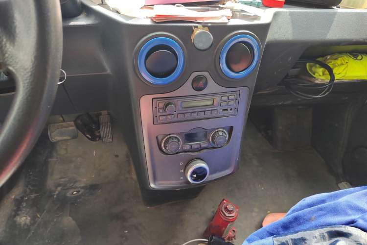 Used Foton Intelligent Blue Elf E7 2022 Standard Model 38.64 kWh Audio And AC Panel