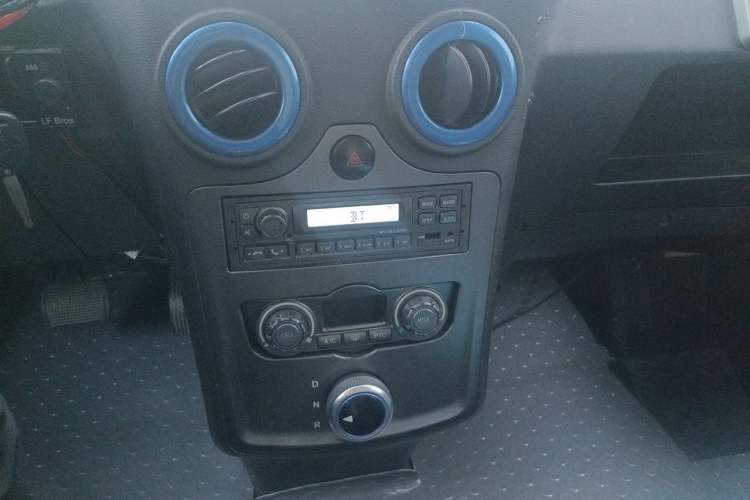 Used Foton Intelligent Blue Elf E7 2022 Standard Model 38.64 kWh Audio And AC Panel