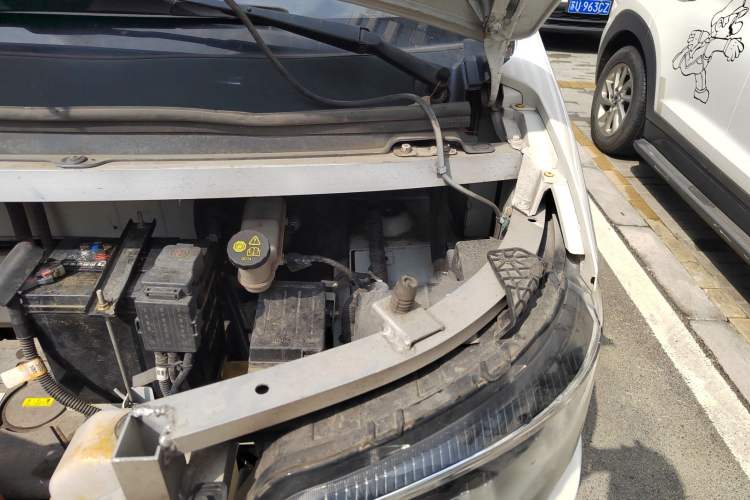 Used Foton Intelligent Blue Elf E7 2022 Standard Model 38.64 kWh Engine Bay Left