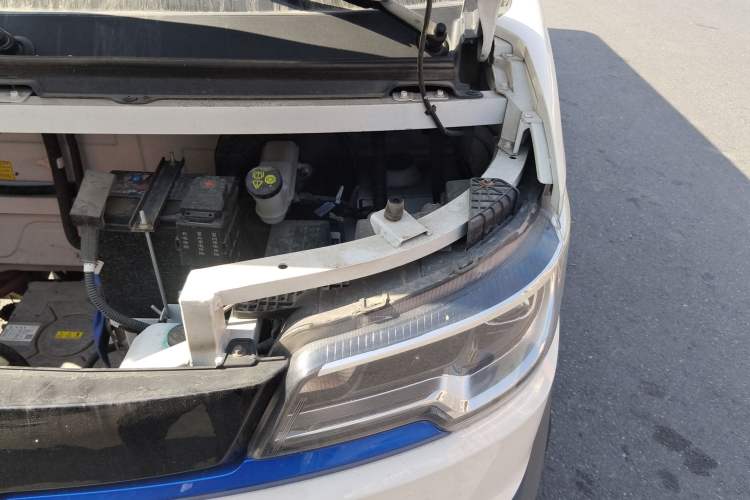 Used Foton Intelligent Blue Elf E7 2022 Standard Model 38.64 kWh Engine Bay Left