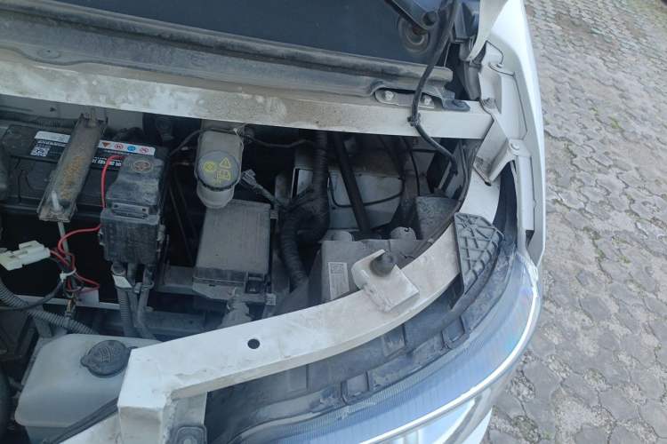 Used Foton Intelligent Blue Elf E7 2022 Standard Model 38.64 kWh Engine Bay Left