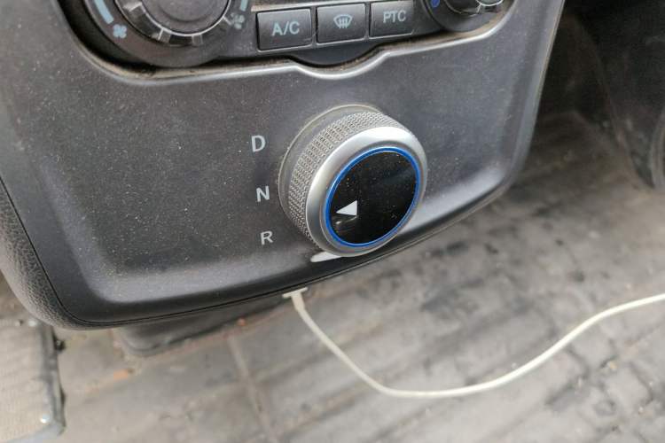 Used Foton Intelligent Blue Elf E7 2022 Standard Model 46.36 kWh Gear Lever