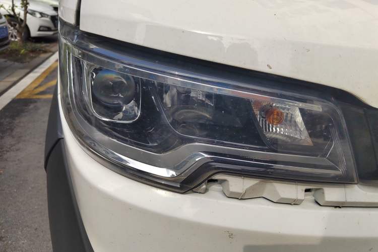 Used Foton Intelligent Blue Elf E7 2022 Standard Model 38.64 kWh Right Front Headlight