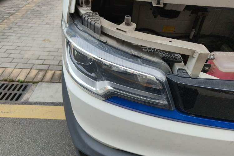 Used Foton Intelligent Blue Elf E7 2022 Standard Model 46.36 kWh Right Front Headlight