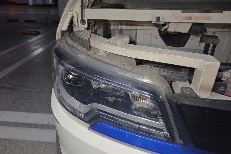 Used Foton Intelligent Blue Elf E7 2022 Standard Model 38.64 kWh Right Front Headlight