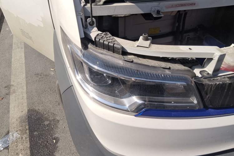 Used Foton Intelligent Blue Elf E7 2022 Standard Model 38.64 kWh Right Front Headlight