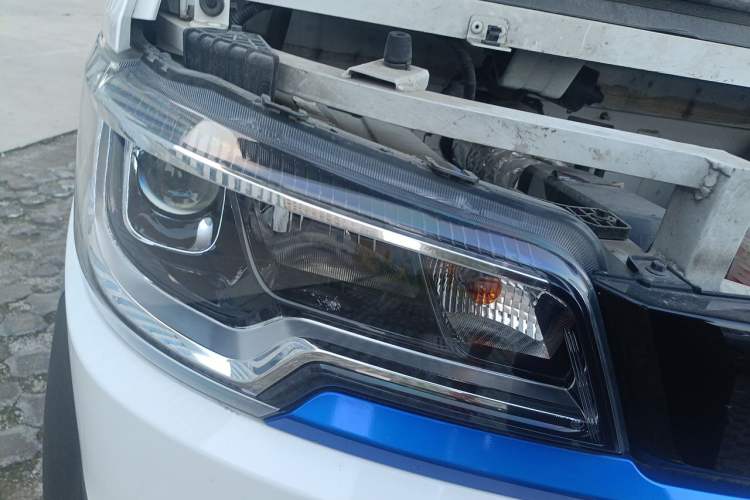 Used Foton Intelligent Blue Elf E7 2022 Standard Model 38.64 kWh Right Front Headlight