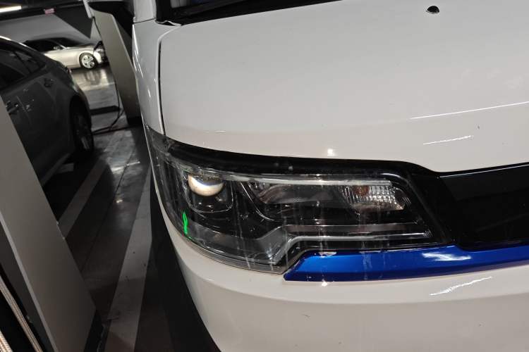 Used Foton Intelligent Blue Elf E7 2022 Standard Model 38.64 kWh Right Front Headlight