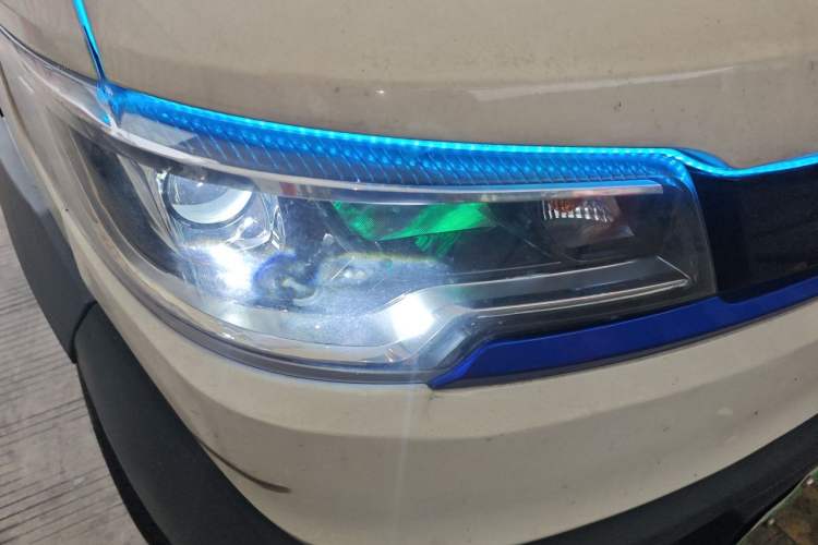 Used Foton Intelligent Blue Elf E7 2022 Standard Model 46.36 kWh Right Front Headlight