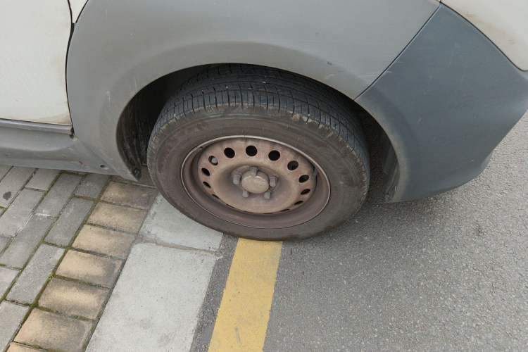 Used Foton Intelligent Blue Elf E7 2022 Standard Model 46.36 kWh Right Front Wheel Hub