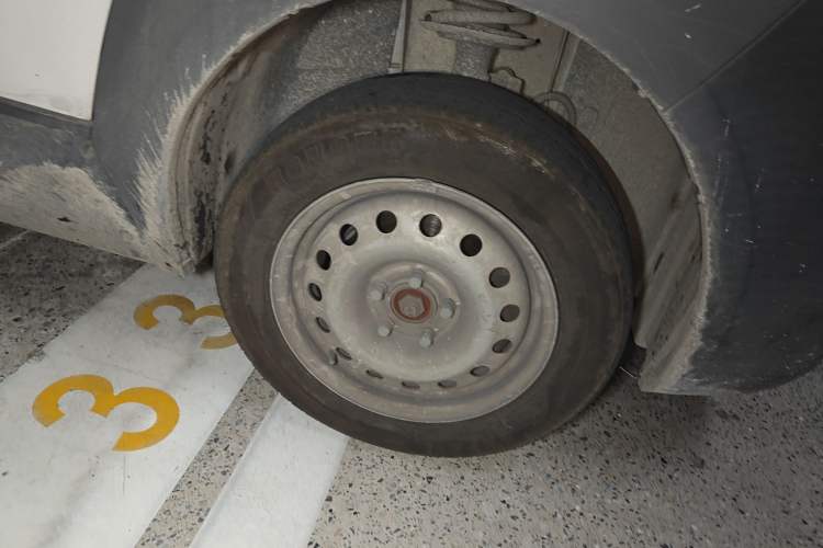 Used Foton Intelligent Blue Elf E7 2022 Standard Model 38.64 kWh Right Front Wheel Hub