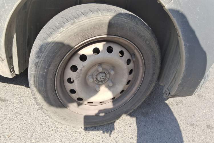 Used Foton Intelligent Blue Elf E7 2022 Standard Model 38.64 kWh Right Front Wheel Hub