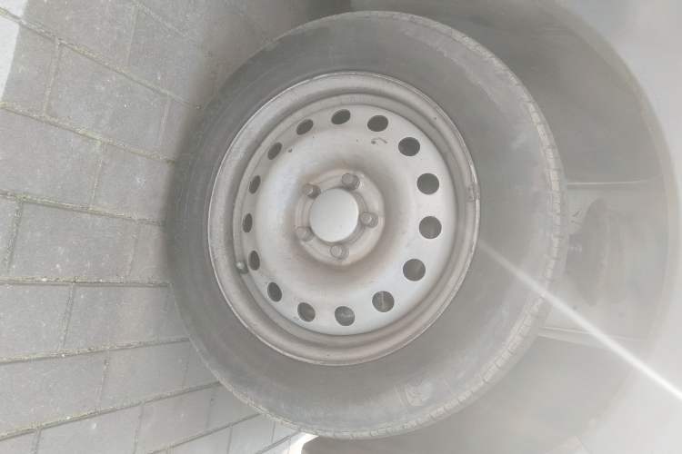 Used Foton Intelligent Blue Elf E7 2022 Standard Model 46.36 kWh Right Front Wheel Hub