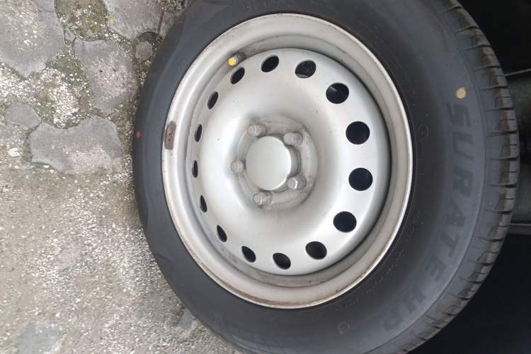 Used Foton Intelligent Blue Elf E7 2022 Standard Model 38.64 kWh Right Front Wheel Hub