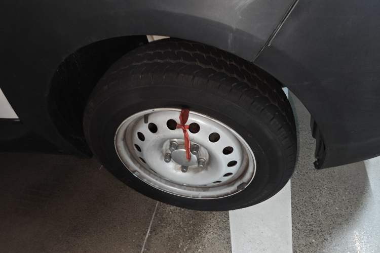 Used Foton Intelligent Blue Elf E7 2022 Standard Model 38.64 kWh Right Front Wheel Hub