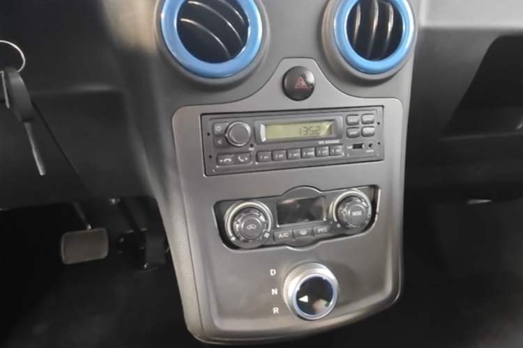 Used Foton Intelligent Blue Elf E7 2023 Pure Electric Van Flat Roof 2 Seats CATL 38.64 kWh Audio And AC Panel
