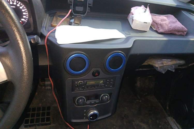 Used Foton Intelligent Blue Elf E7 2023 Pure Electric Van Flat Roof 2 Seats EVE Energy 41.86 kWh Audio And AC Panel