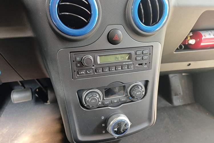 Used Foton Intelligent Blue Elf E7 2023 Pure Electric Van Flat Roof 2 Seats EVE Energy 41.86 kWh Audio And AC Panel