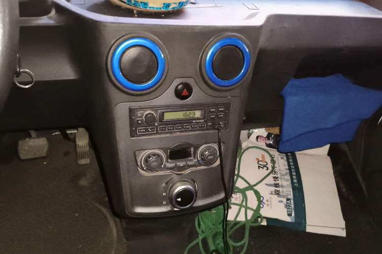 Used Foton Intelligent Blue Elf E7 2023 Pure Electric Van Flat Roof 2 Seats EVE Energy 46.36 kWh Audio And AC Panel