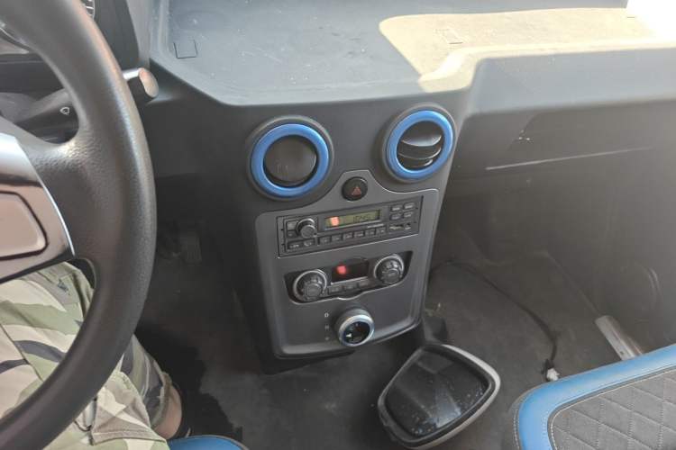 Used Foton Intelligent Blue Elf E7 2023 Pure Electric Van Flat Roof 2 Seats EVE Energy 41.86 kWh Audio And AC Panel
