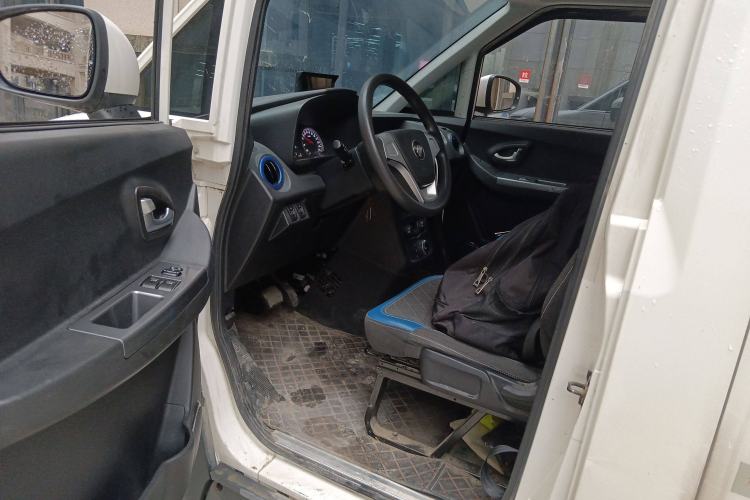 Used Foton Intelligent Blue Elf E7 2023 Pure Electric Van Flat Roof 2 Seats EVE Energy 41.86 kWh Interior 3