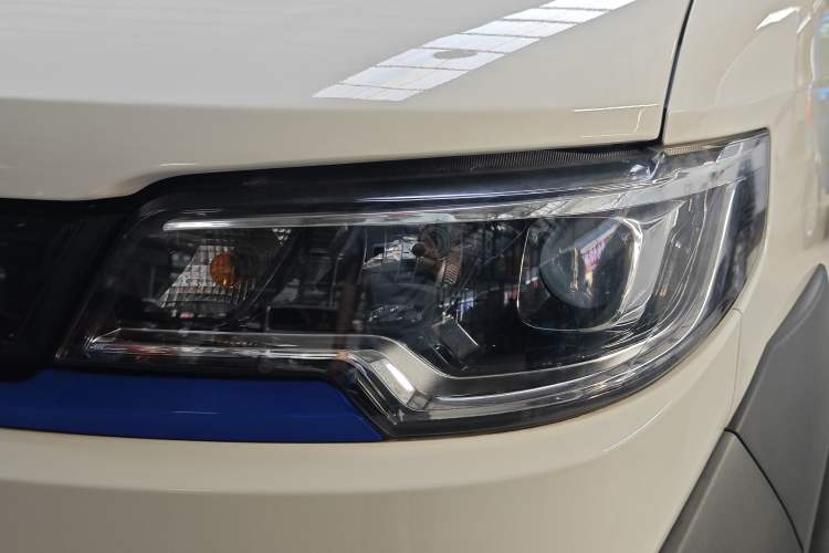 Used Foton Intelligent Blue Elf E7 2023 Pure Electric Van Flat Roof 2 Seats CATL 38.64 kWh Left Front Headlight