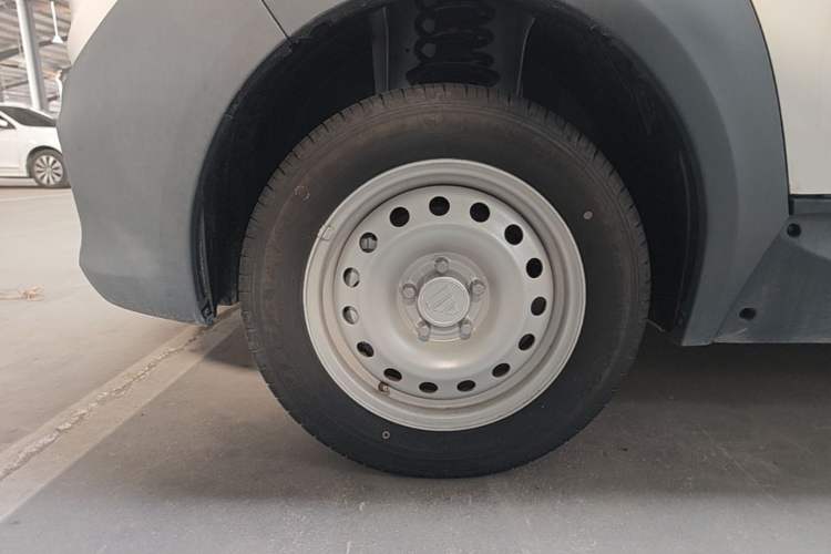 Used Foton Intelligent Blue Elf E7 2023 Pure Electric Van Flat Roof 2 Seats CATL 38.64 kWh Left Front Wheel Hub