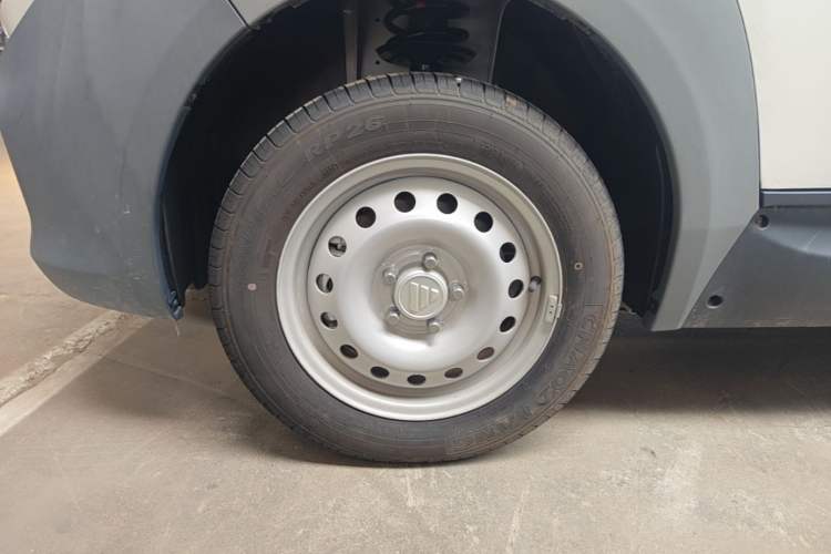 Used Foton Intelligent Blue Elf E7 2023 Pure Electric Van Flat Roof 2 Seats EVE Energy 41.86 kWh Left Front Wheel Hub