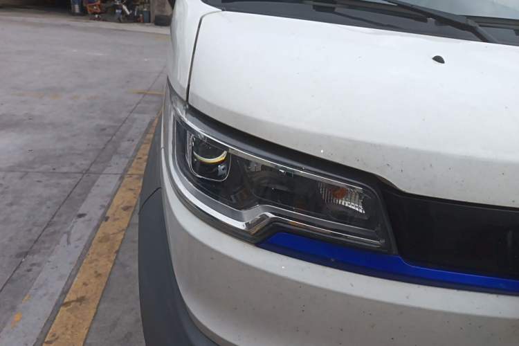 Used Foton Intelligent Blue Elf E7 2023 Pure Electric Van Flat Roof 2 Seats EVE Energy 41.86 kWh Right Front Headlight