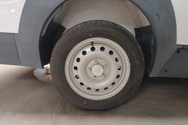 Used Foton Intelligent Blue Elf E7 2023 Pure Electric Van Flat Roof 2 Seats CATL 38.64 kWh Right Rear Wheel Hub