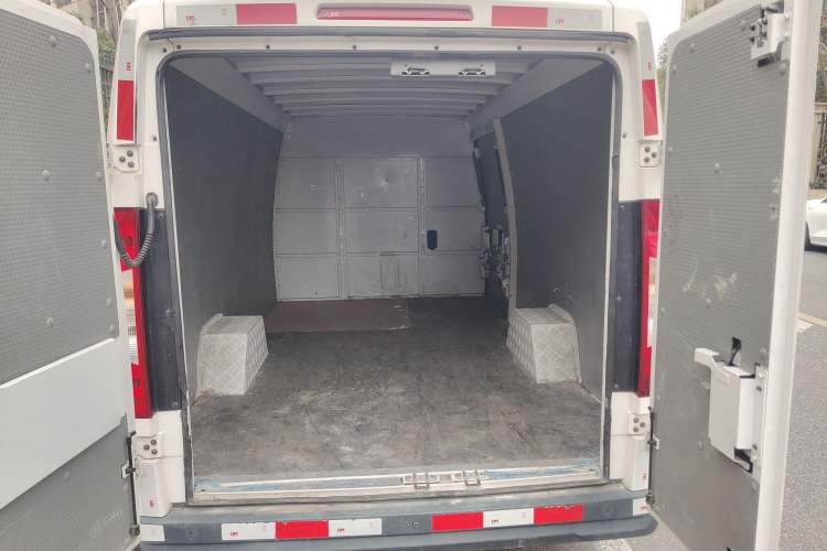 Used Foton Intelligent Blue Elf E7 2023 Pure Electric Van Flat Roof 2 Seats CATL 46.36 kWh Trunk