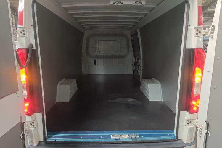 Used Foton Intelligent Blue Elf E7 2023 Pure Electric Van Flat Roof 2 Seats EVE Energy 41.86 kWh Trunk