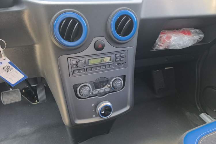 Used Foton Intelligent Blue Elf E7 2024 Facelifted All-Electric Van Flat Roof 2 Seats CATL 38.64 kWh Audio And AC Panel