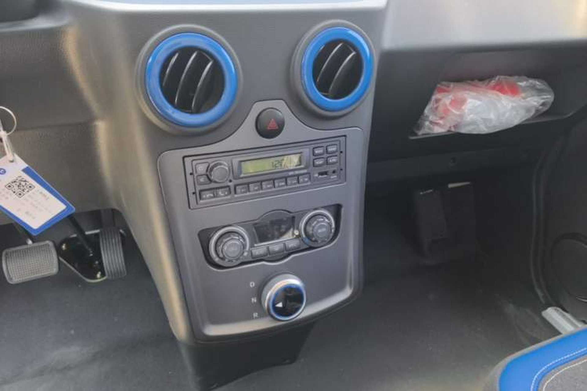 Used Foton Intelligent Blue Elf E7 2024 Facelifted All-Electric Van Flat Roof 2 Seats CATL 38.64 kWh Audio And AC Panel