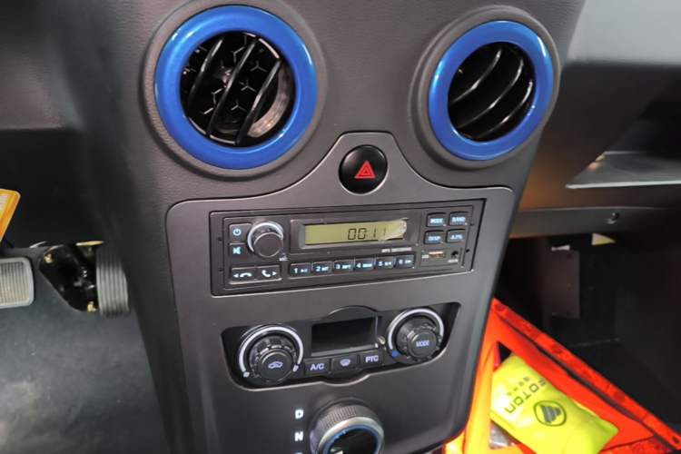 Used Foton Intelligent Blue Elf E7 2024 Facelifted All-Electric Van Flat Roof 2 Seats Evey Lithium Energy 41.86 kWh Audio And AC Panel