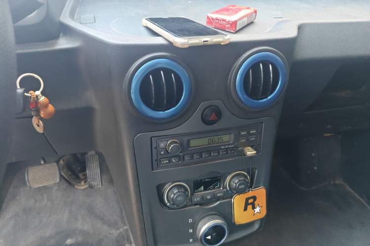 Used Foton Intelligent Blue Elf E7 2024 All-Electric Van Flat Roof 2 Seats CATL 46.36 kWh Audio And AC Panel