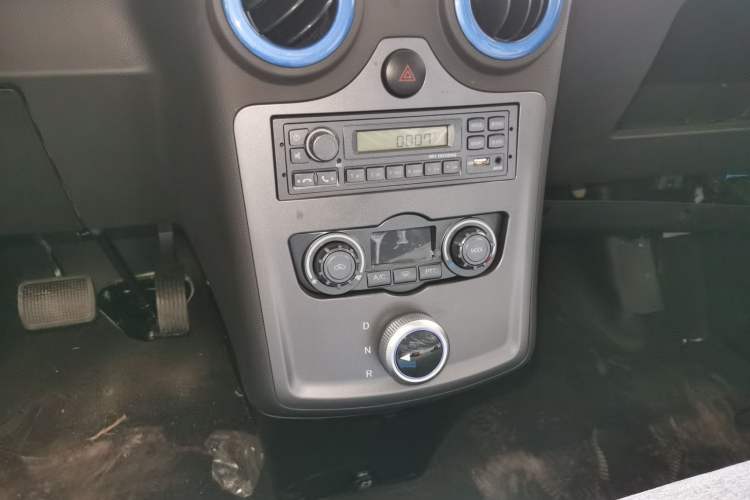 Used Foton Intelligent Blue Elf E7 2024 All-Electric Van Flat Roof 2 Seats EVE Energy 41.86 kWh Audio And AC Panel