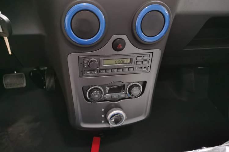 Used Foton Intelligent Blue Elf E7 2024 All-Electric Van Flat Roof 2 Seats EVE Energy 41.86 kWh Audio And AC Panel