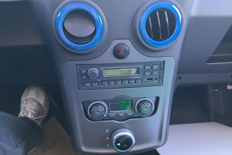Used Foton Intelligent Blue Elf E7 2024 Facelifted All-Electric Van Flat Roof 2 Seats Evey Lithium Energy 41.86 kWh Audio And AC Panel