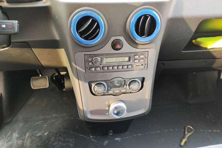 Used Foton Intelligent Blue Elf E7 2024 Facelifted All-Electric Van Flat Roof 2 Seats Evey Lithium Energy 41.86 kWh Audio And AC Panel