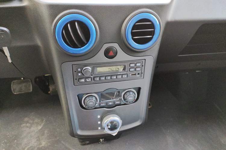 Used Foton Intelligent Blue Elf E7 2024 Facelifted All-Electric Van Flat Roof 2 Seats Evey Lithium Energy 41.86 kWh Audio And AC Panel
