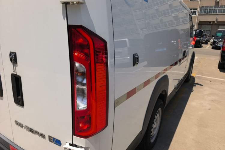 Used Foton Intelligent Blue Elf E7 2024 Facelifted All-Electric Van Flat Roof 2 Seats CATL 38.64 kWh Exterior 3