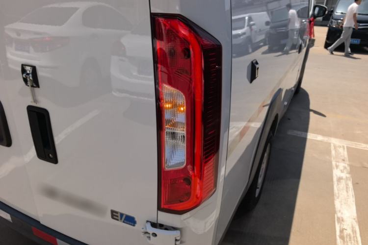 Used Foton Intelligent Blue Elf E7 2024 Facelifted All-Electric Van Flat Roof 2 Seats CATL 38.64 kWh Exterior 3