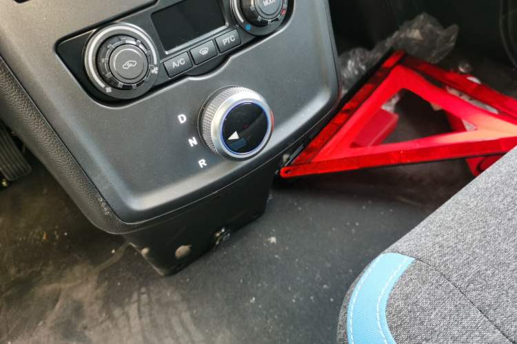 Used Foton Intelligent Blue Elf E7 2024 Facelifted All-Electric Van Flat Roof 2 Seats Evey Lithium Energy 41.86 kWh Gear Lever