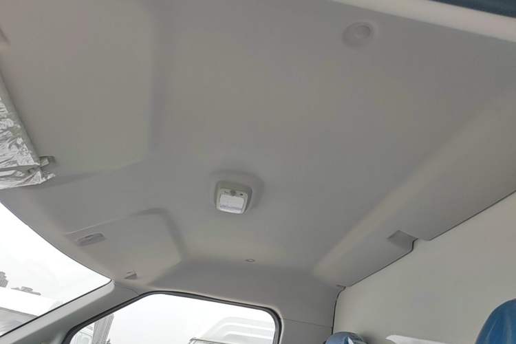 Used Foton Intelligent Blue Elf E7 2024 Facelifted All-Electric Van Flat Roof 2 Seats CATL 46.36 kWh Headliner